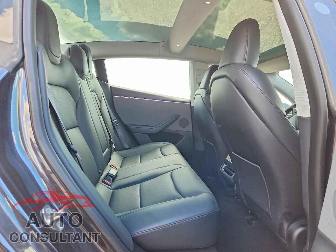 TESLA MODEL 3 2024 - 5YJ3E1EA9RF749092