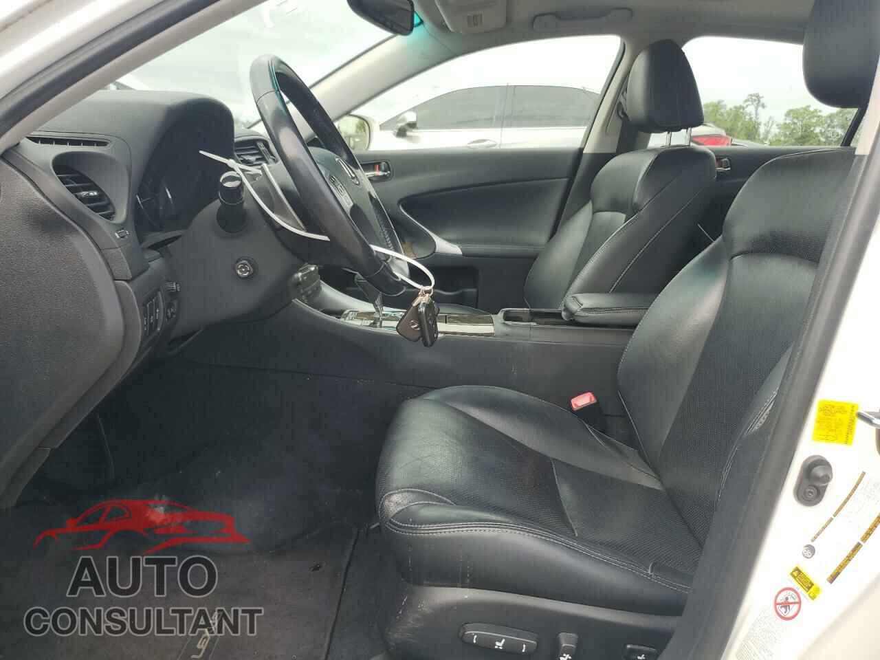 LEXUS IS 2012 - JTHCE5C20C5002247