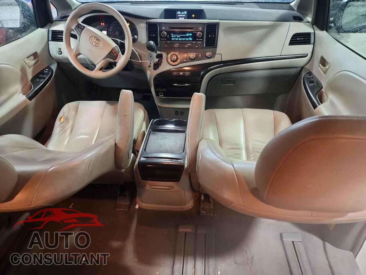 TOYOTA SIENNA 2011 - 5TDKK3DC3BS064400