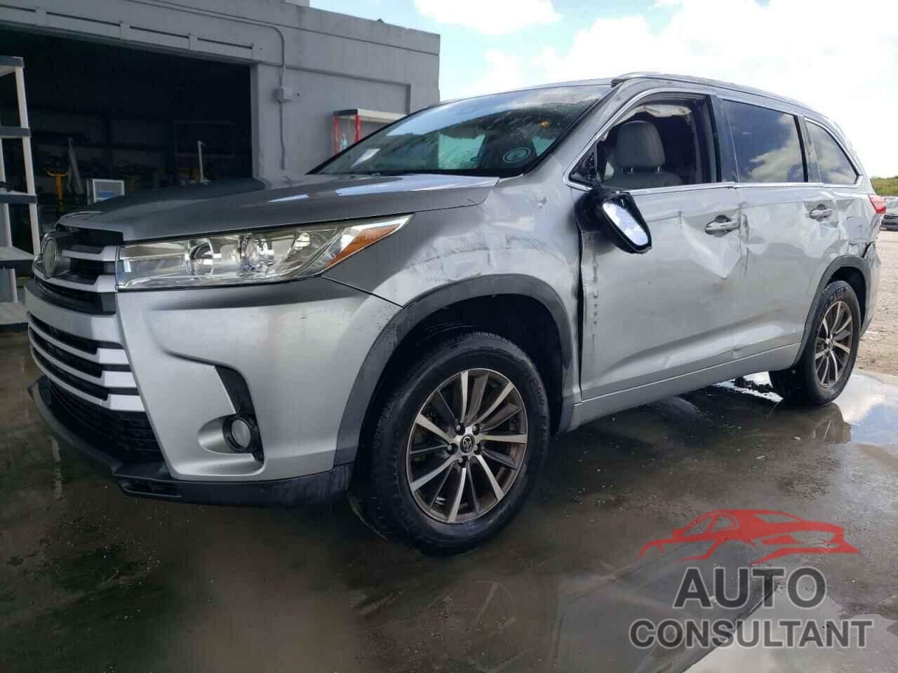 TOYOTA HIGHLANDER 2018 - 5TDKZRFH3JS259869