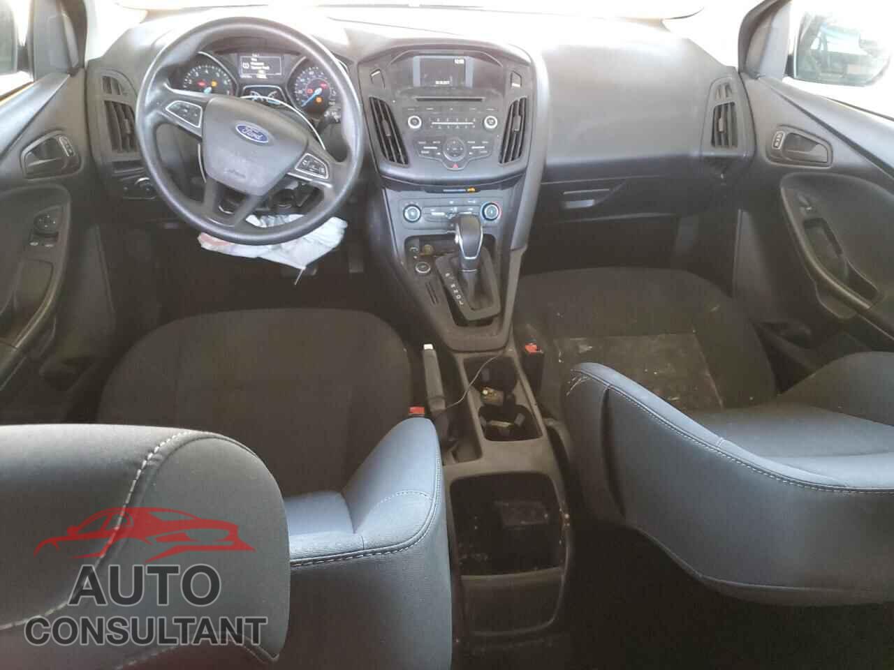 FORD FOCUS 2017 - 1FADP3E28HL255231