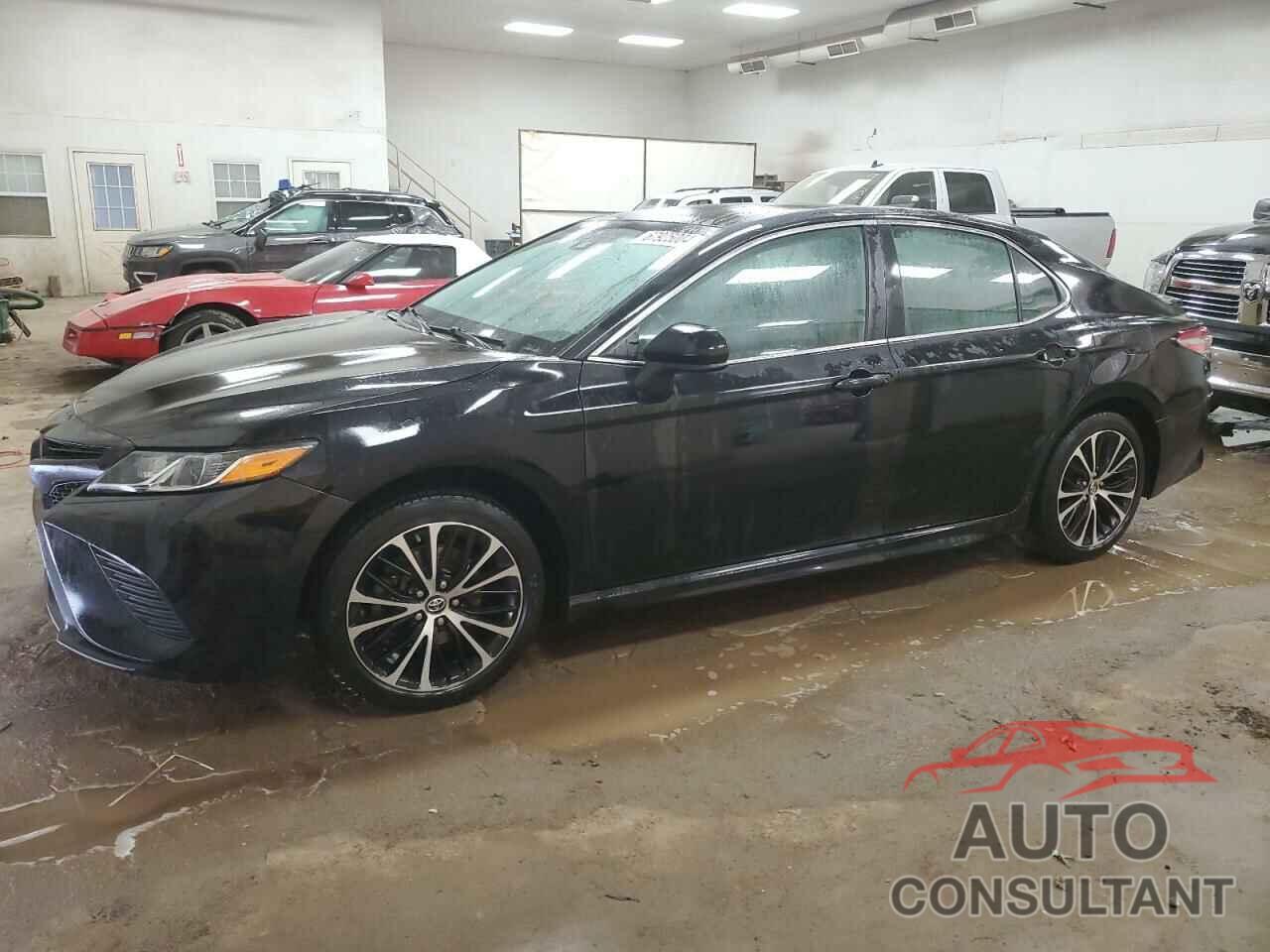 TOYOTA CAMRY 2018 - 4T1B11HK4JU052786