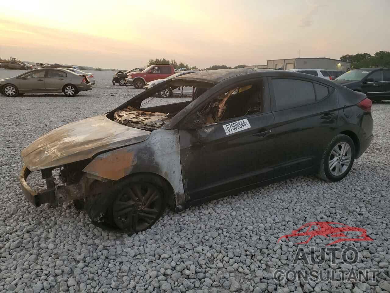 HYUNDAI ELANTRA 2019 - KMHD84LF3KU737671