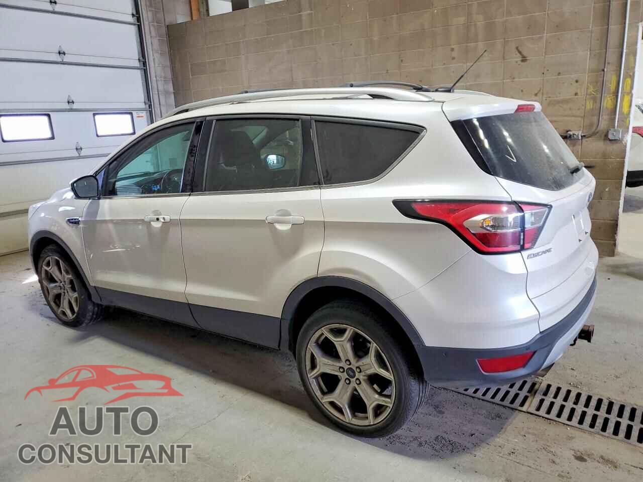 FORD ESCAPE 2017 - 1FMCU9J9XHUB80767