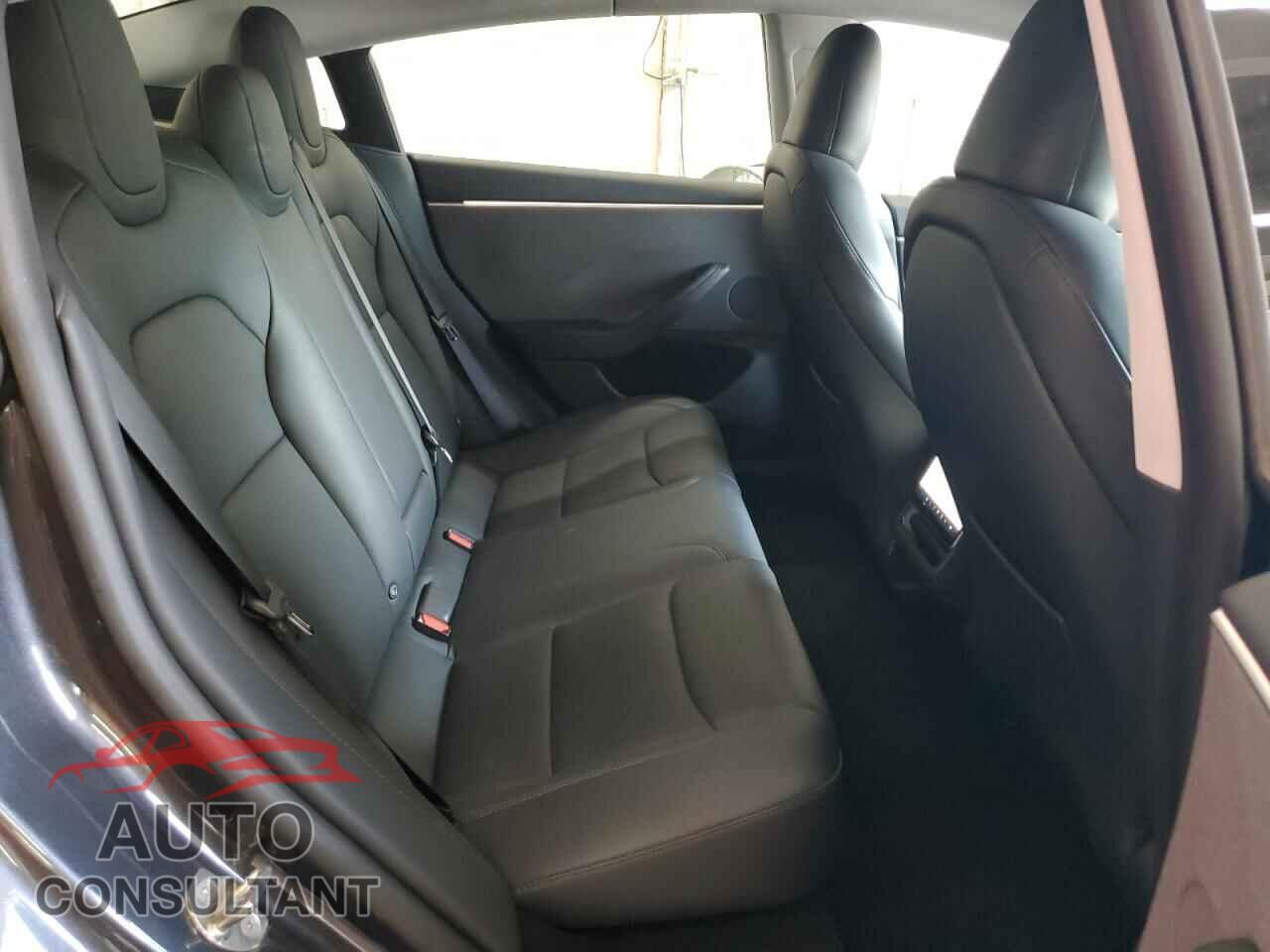 TESLA MODEL 3 2024 - 5YJ3E1EA9RF828682