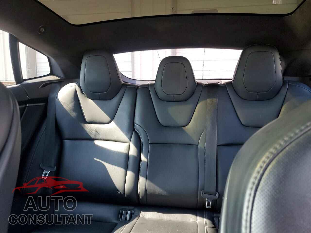 TESLA MODEL S 2019 - 5YJSA1E44KF301110