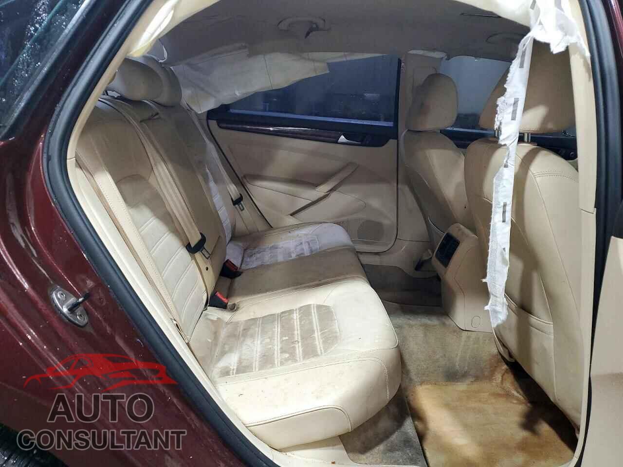 VOLKSWAGEN PASSAT 2013 - 1VWCH7A31DC093166