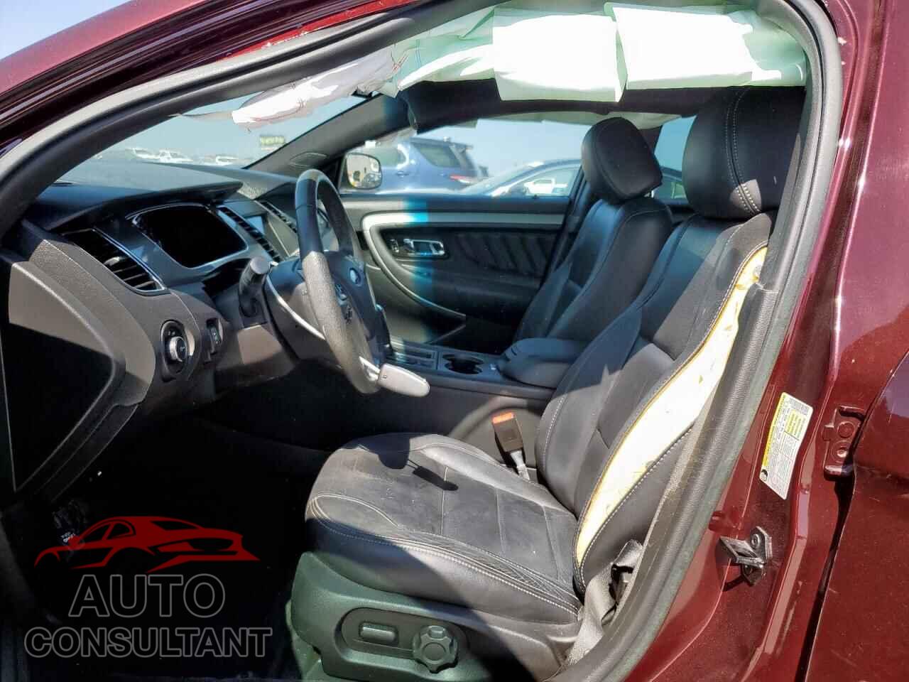 FORD TAURUS 2018 - 1FAHP2E80JG105547