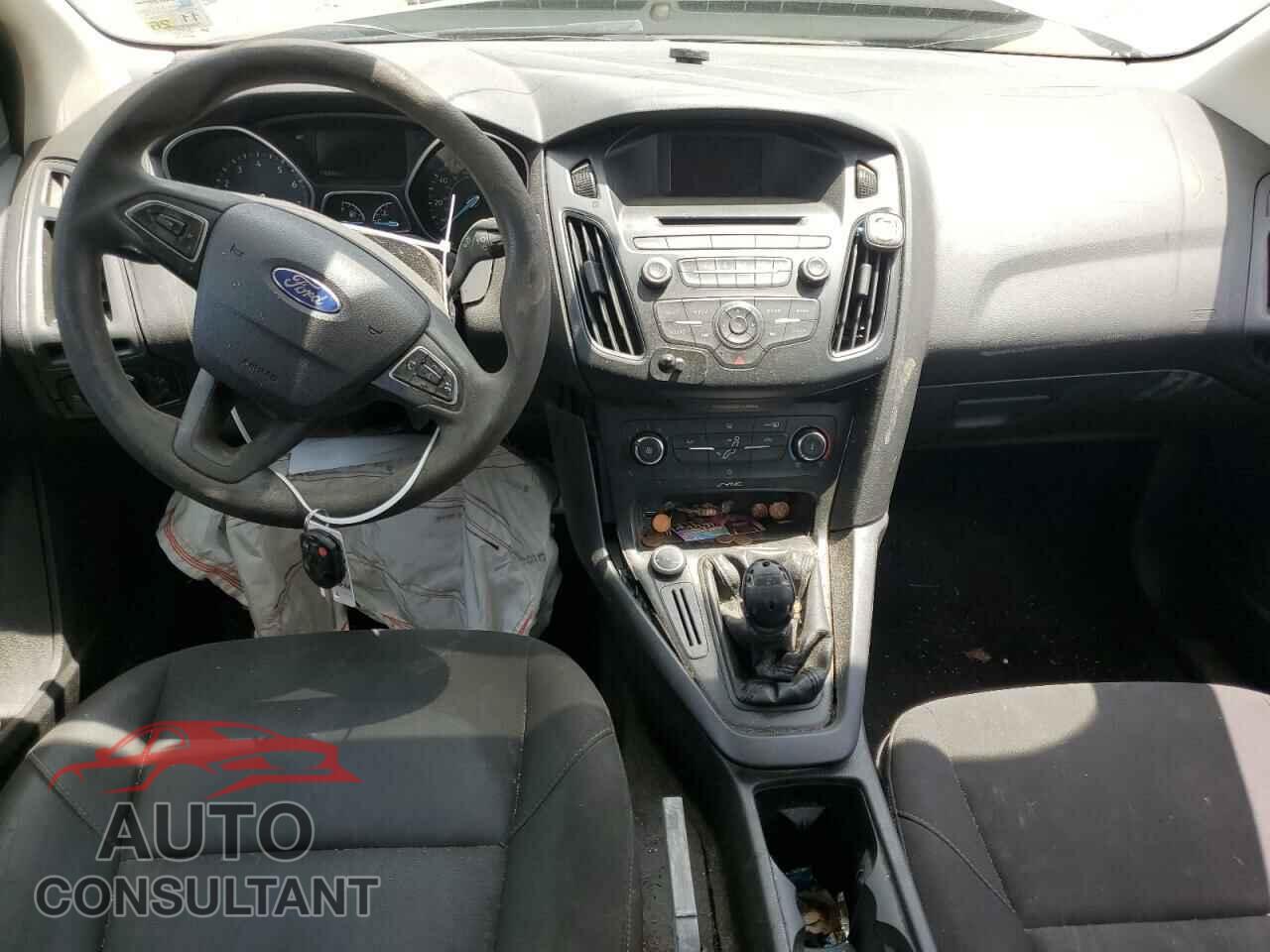 FORD FOCUS 2015 - 1FADP3E20FL200401