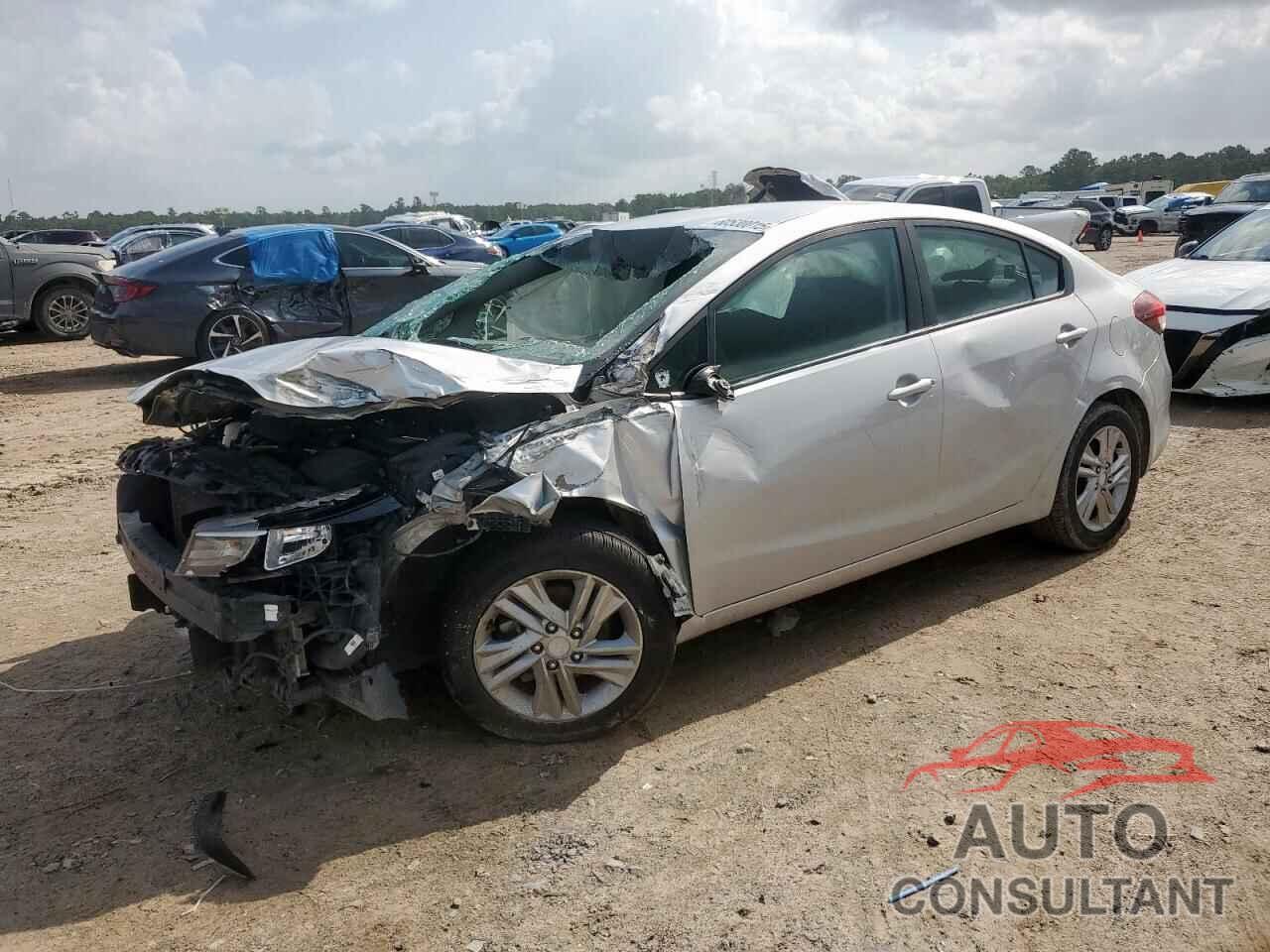 KIA FORTE 2018 - 3KPFK4A76JE211221