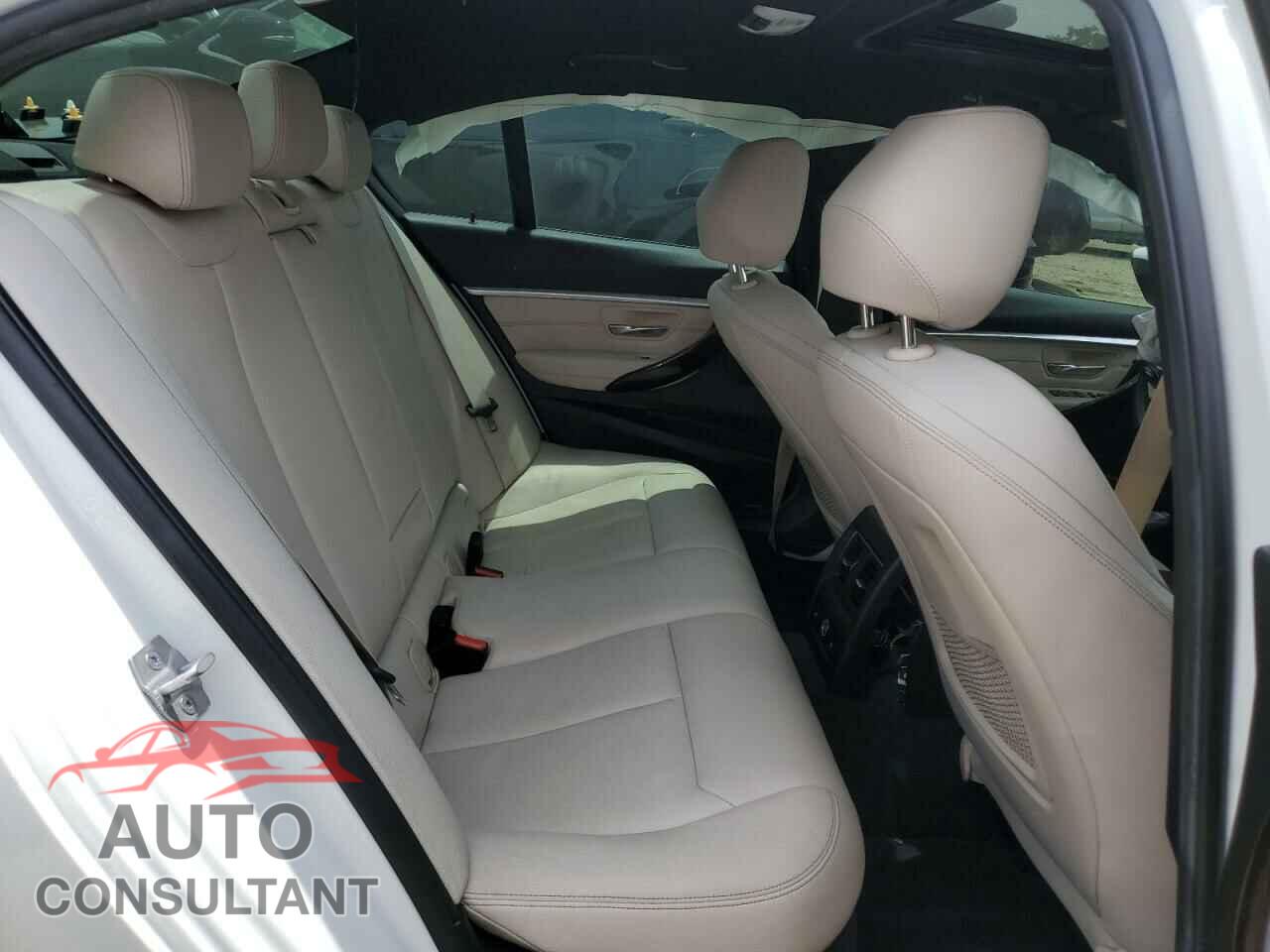 BMW 3 SERIES 2016 - WBA8E3G50GNU02005