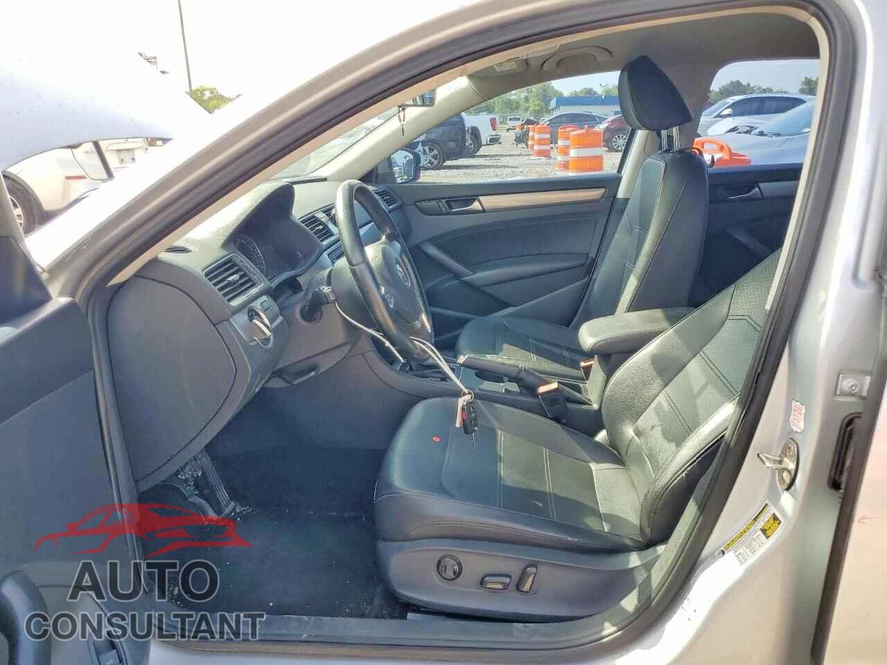 VOLKSWAGEN PASSAT 2015 - 1VWAT7A37FC056700