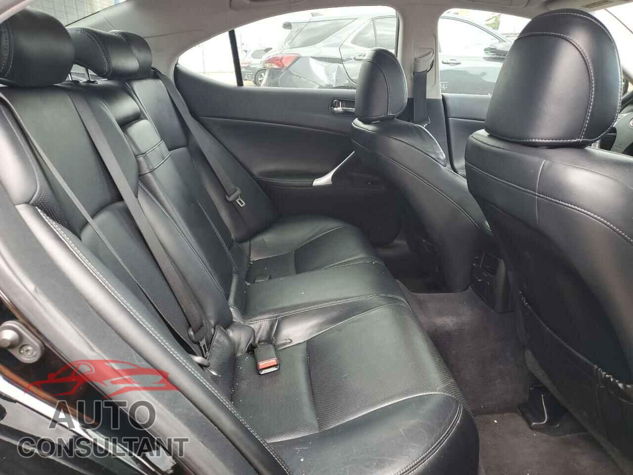 LEXUS IS 2011 - JTHCF5C27B2035193