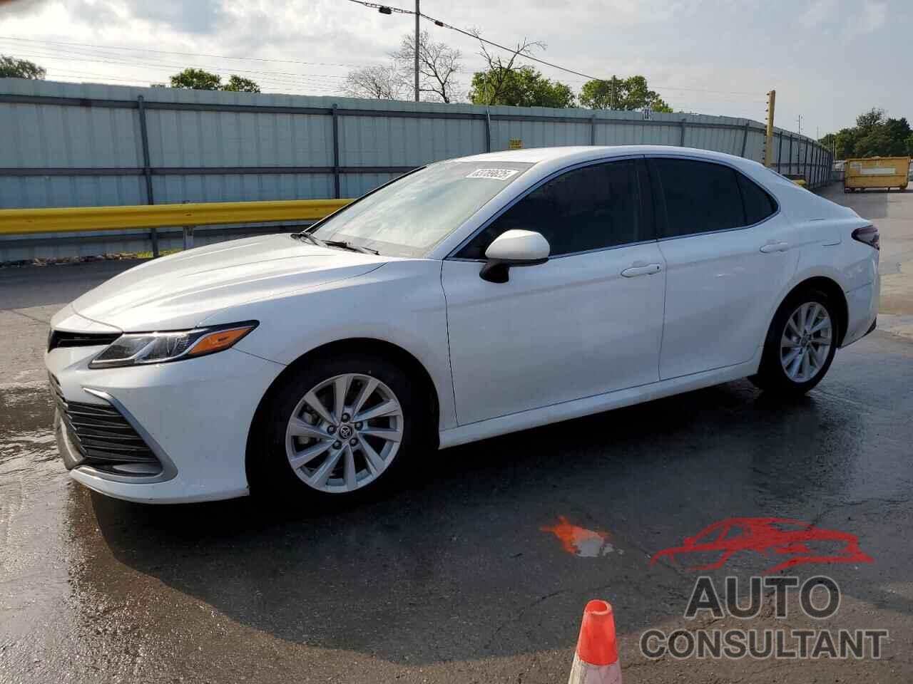 TOYOTA CAMRY 2022 - 4T1C11AK5NU643262