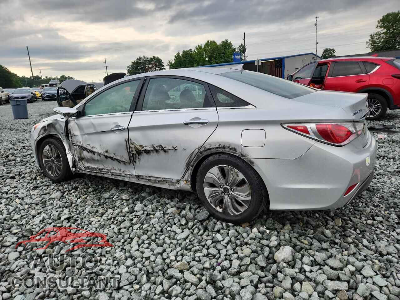 HYUNDAI SONATA 2013 - KMHEC4A48DA084411