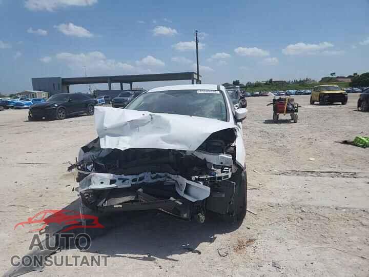 FORD FOCUS 2015 - 1FADP3F2XFL263939