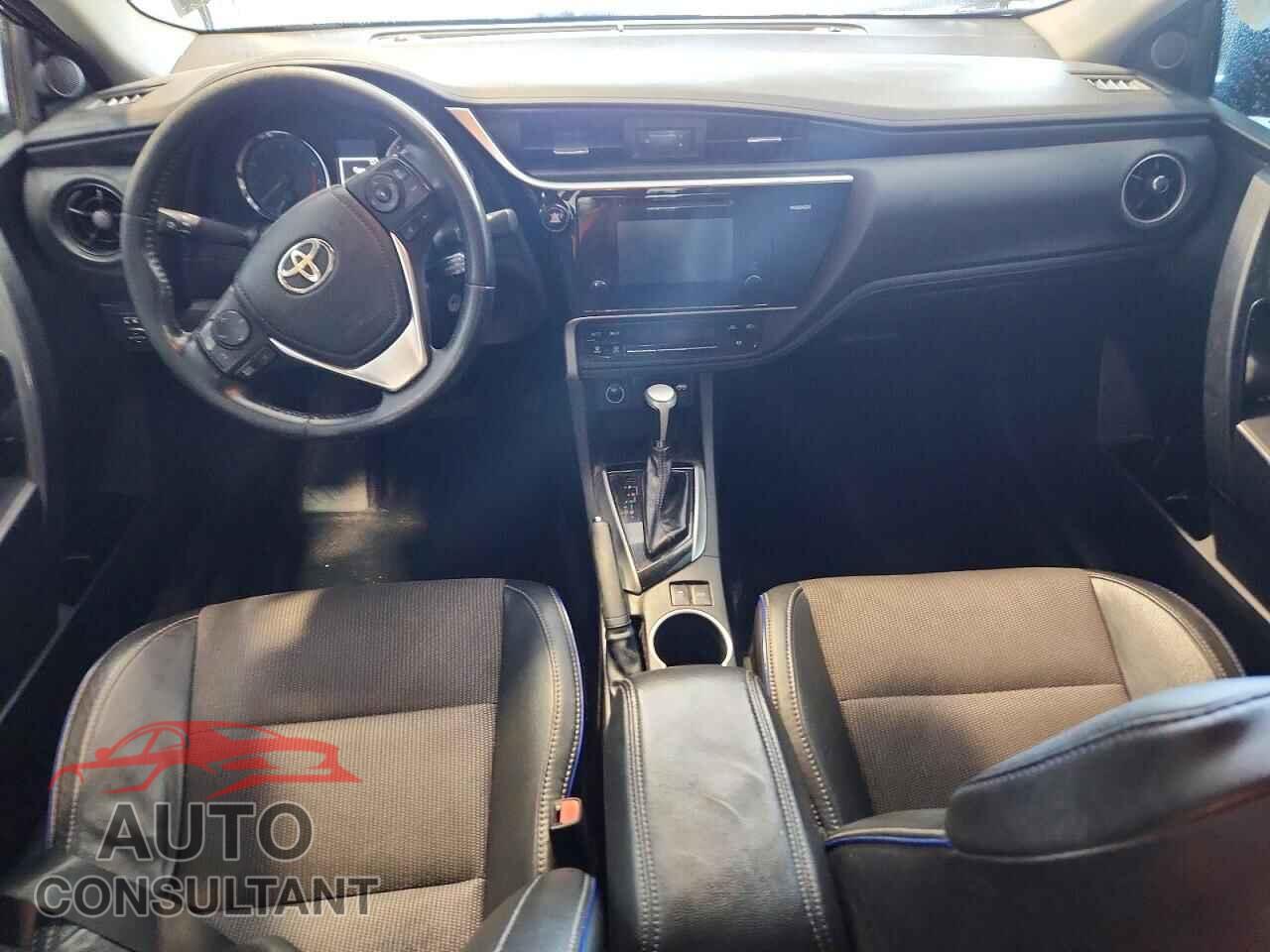 TOYOTA COROLLA 2017 - 2T1BURHEXHC841407