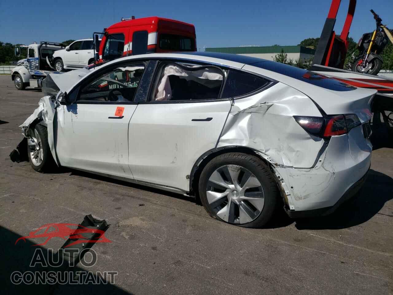TESLA MODEL Y 2021 - 5YJYGDEE4MF077620