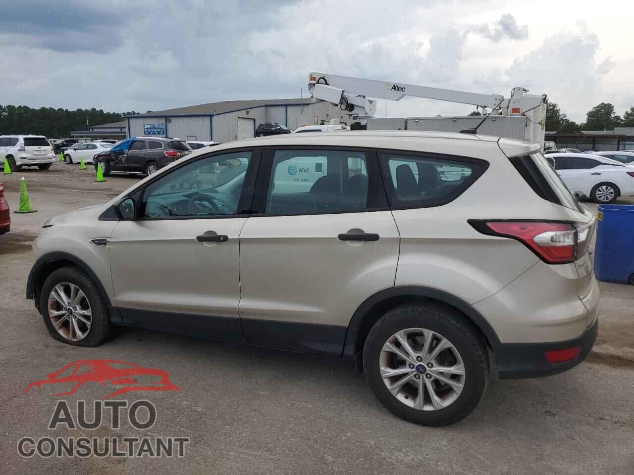 FORD ESCAPE 2017 - 1FMCU0F73HUC19122