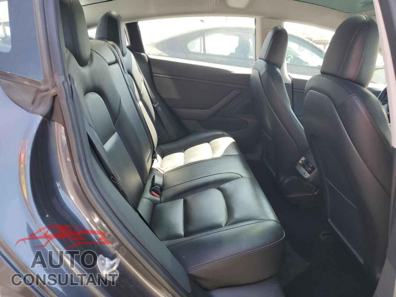 TESLA MODEL 3 2018 - 5YJ3E1EB4JF145575