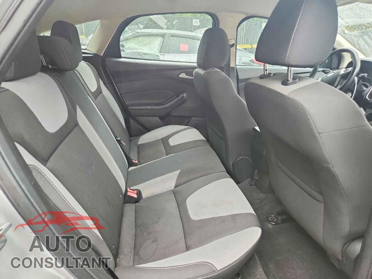 FORD FOCUS 2014 - 1FADP3K2XEL189233