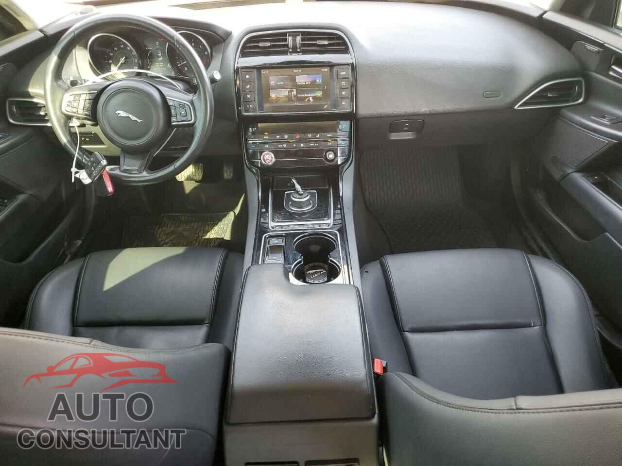JAGUAR XE 2017 - SAJAJ4BV9HCP10771