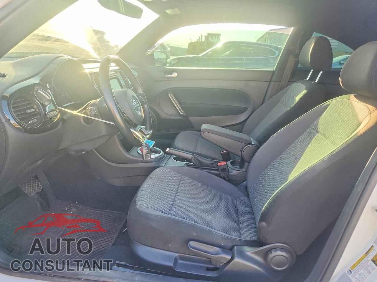 VOLKSWAGEN BEETLE 2017 - 3VWF17AT3HM603670