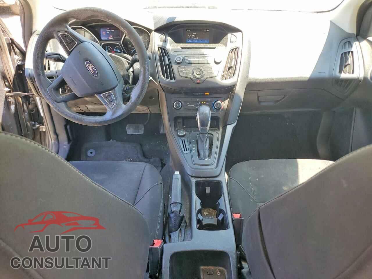FORD FOCUS 2017 - 1FADP3E23HL312337