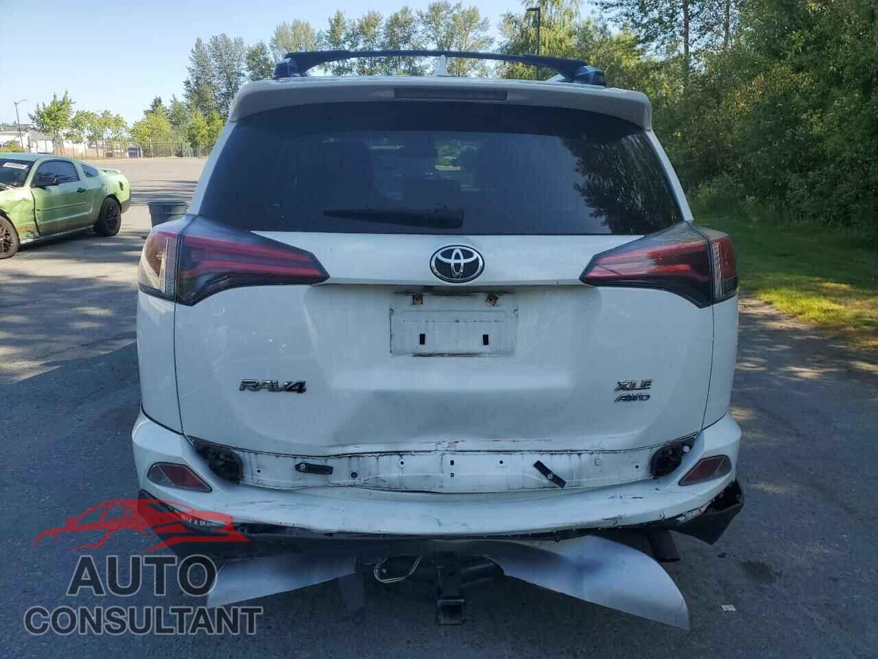 TOYOTA RAV4 2017 - JTMRFREV1HD219908
