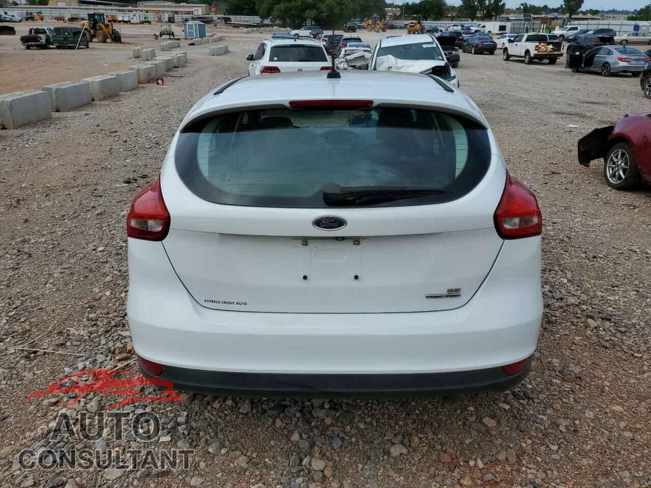 FORD FOCUS 2015 - 1FADP3K27FL282972