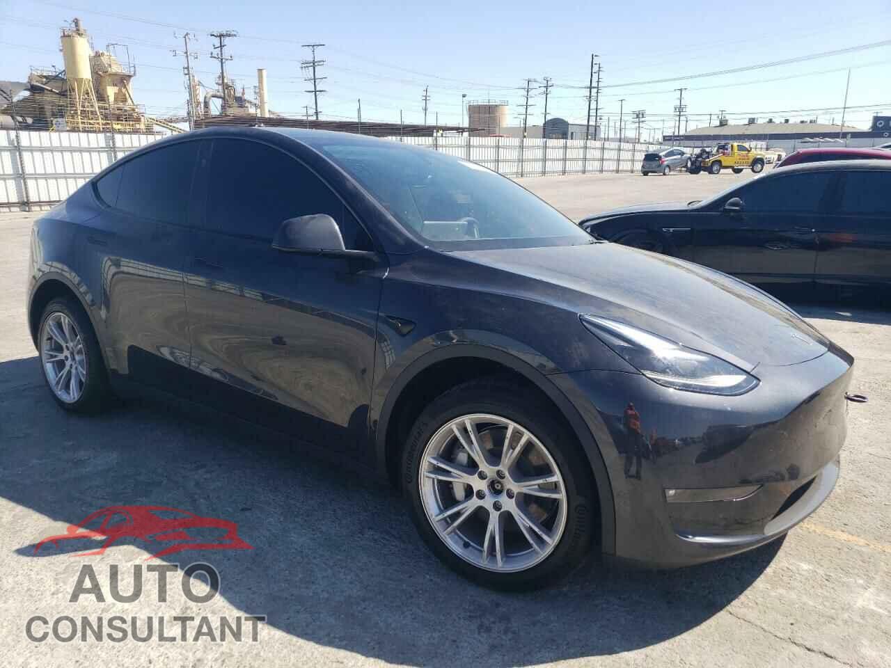 TESLA MODEL Y 2024 - 7SAYGAEE2RF991177