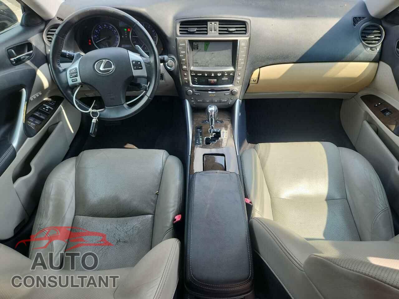 LEXUS IS 2011 - JTHCF5C28B5044712