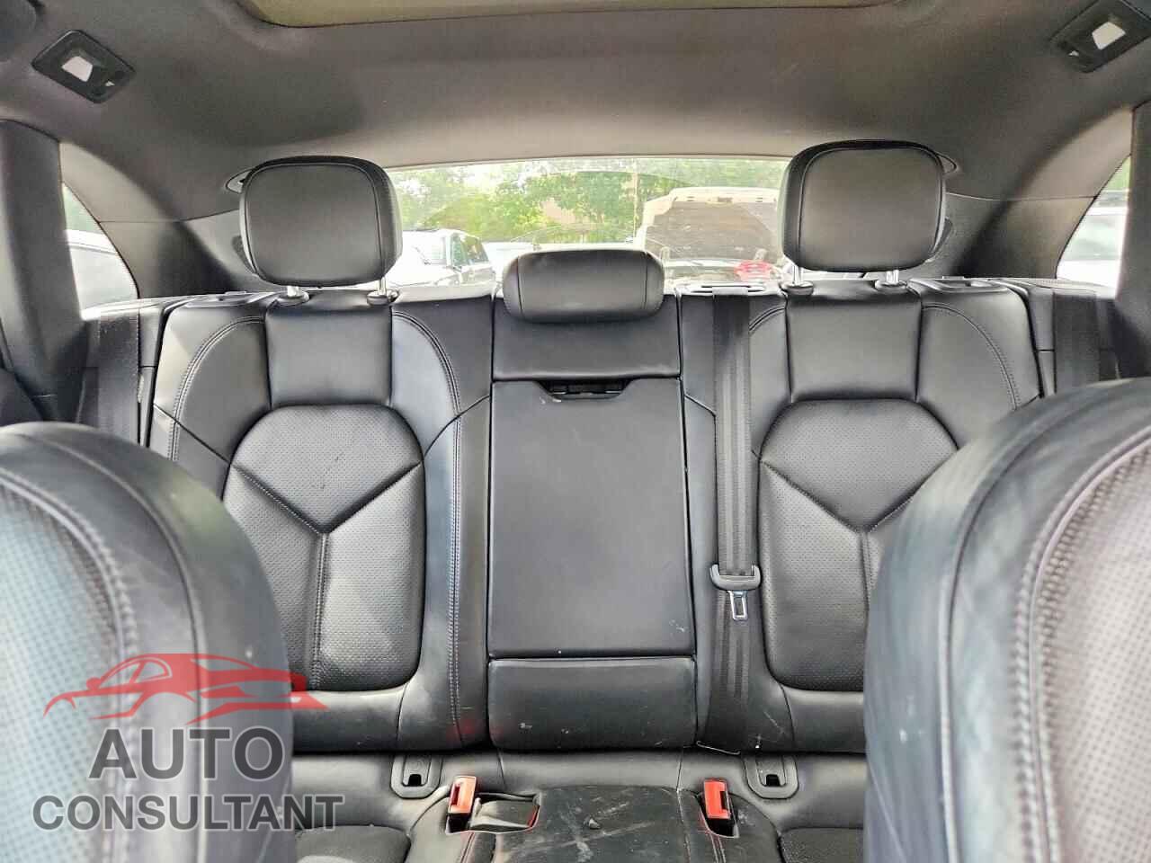 PORSCHE MACAN 2017 - WP1AA2A56HLB06193
