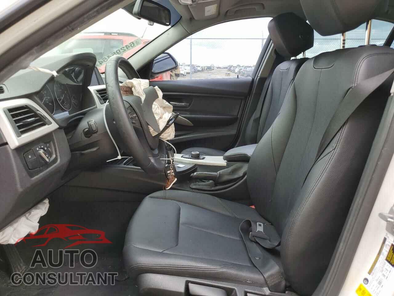 BMW 3 SERIES 2016 - WBA8E1G53GNU11236