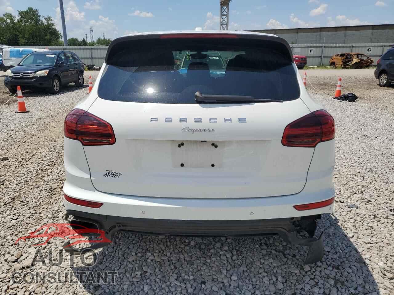 PORSCHE CAYENNE 2017 - WP1AA2A29HKA83455