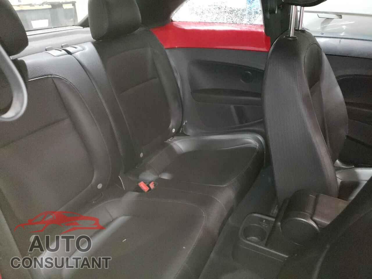 VOLKSWAGEN BEETLE 2013 - 3VWJP7AT2DM620334