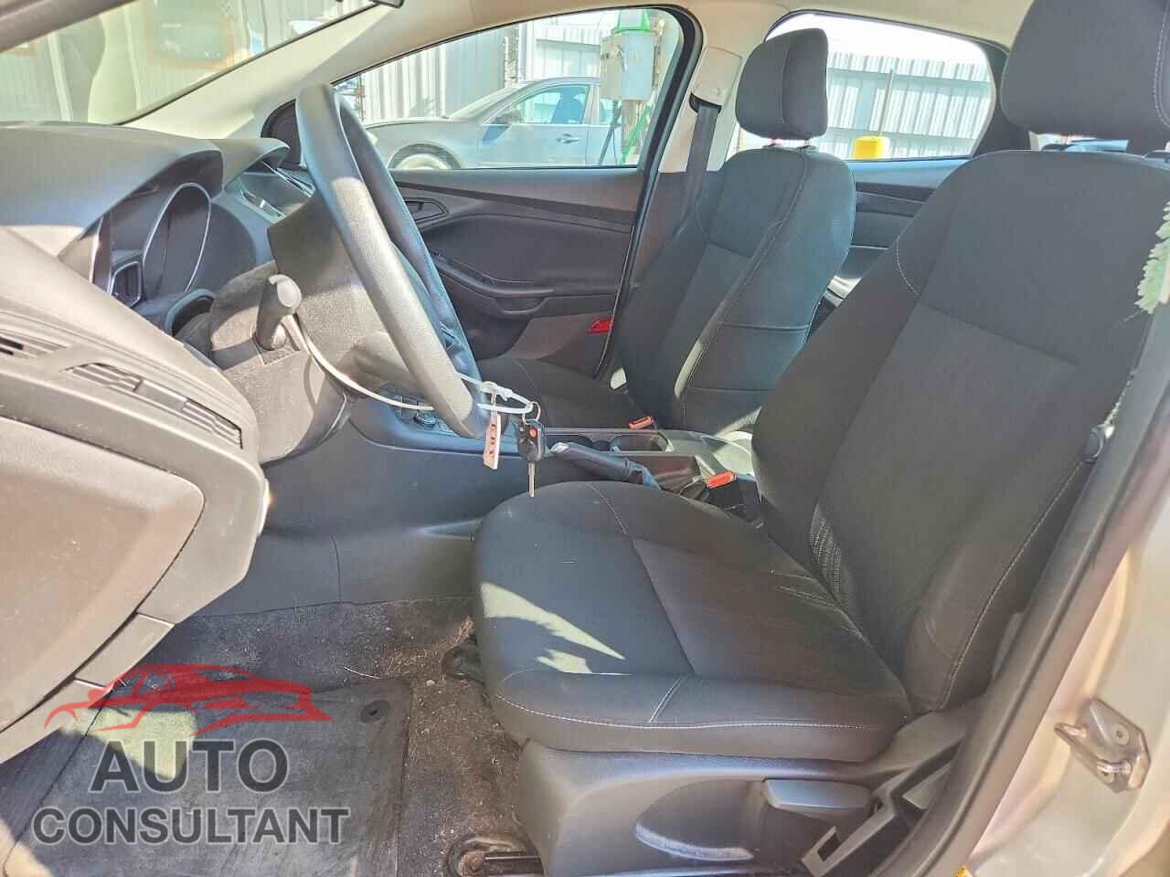FORD FOCUS 2017 - 1FADP3E22HL243009
