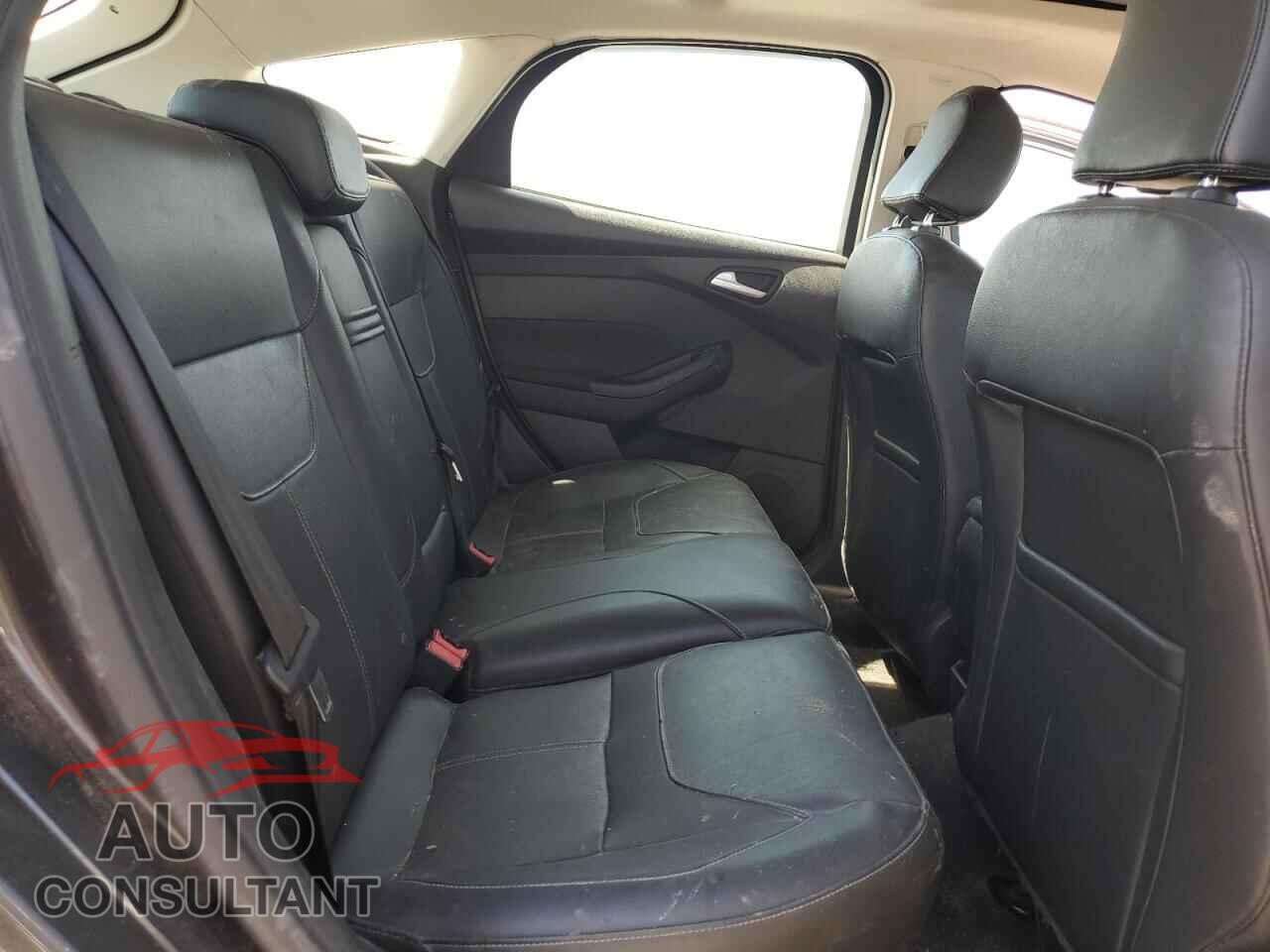FORD FOCUS 2015 - 1FADP3K23FL319841