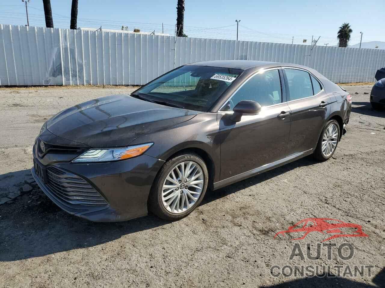 TOYOTA CAMRY 2018 - 4T1B11HK1JU505648