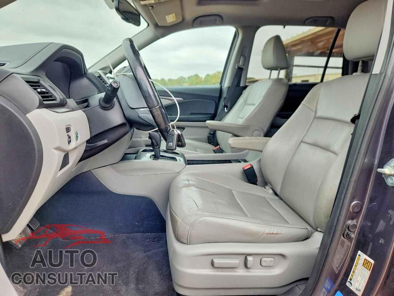 HONDA PILOT 2017 - 5FNYF5H80HB013675