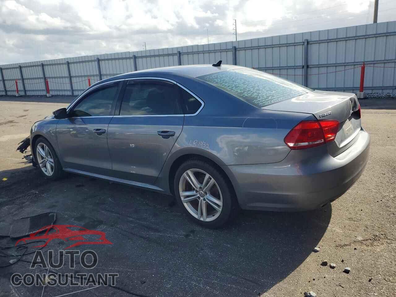 VOLKSWAGEN PASSAT 2015 - 1VWBV7A32FC032139