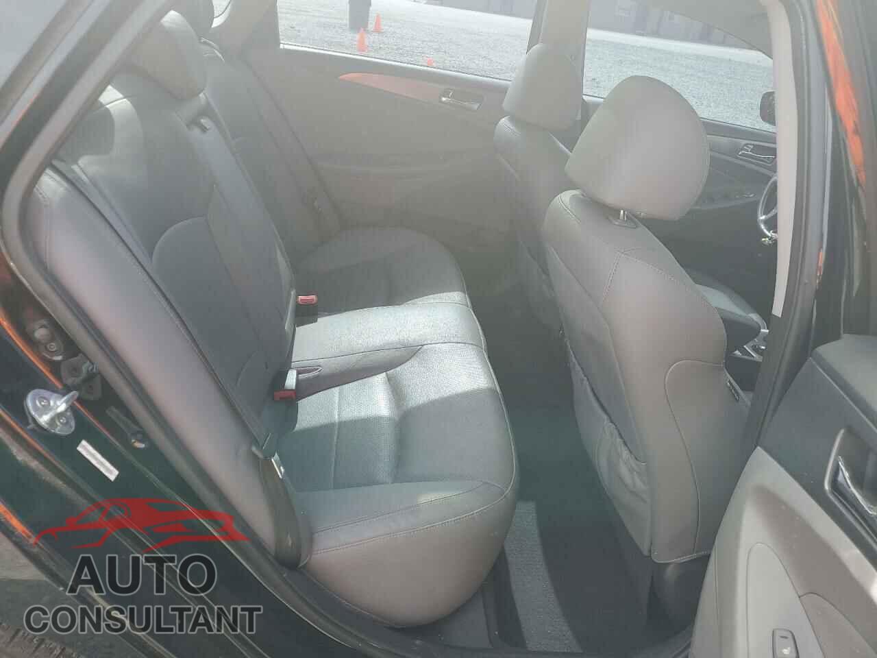 HYUNDAI SONATA 2012 - KMHEC4A40CA045925
