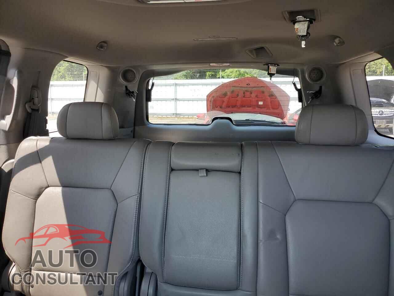 HONDA PILOT 2011 - 5FNYF4H94BB024673