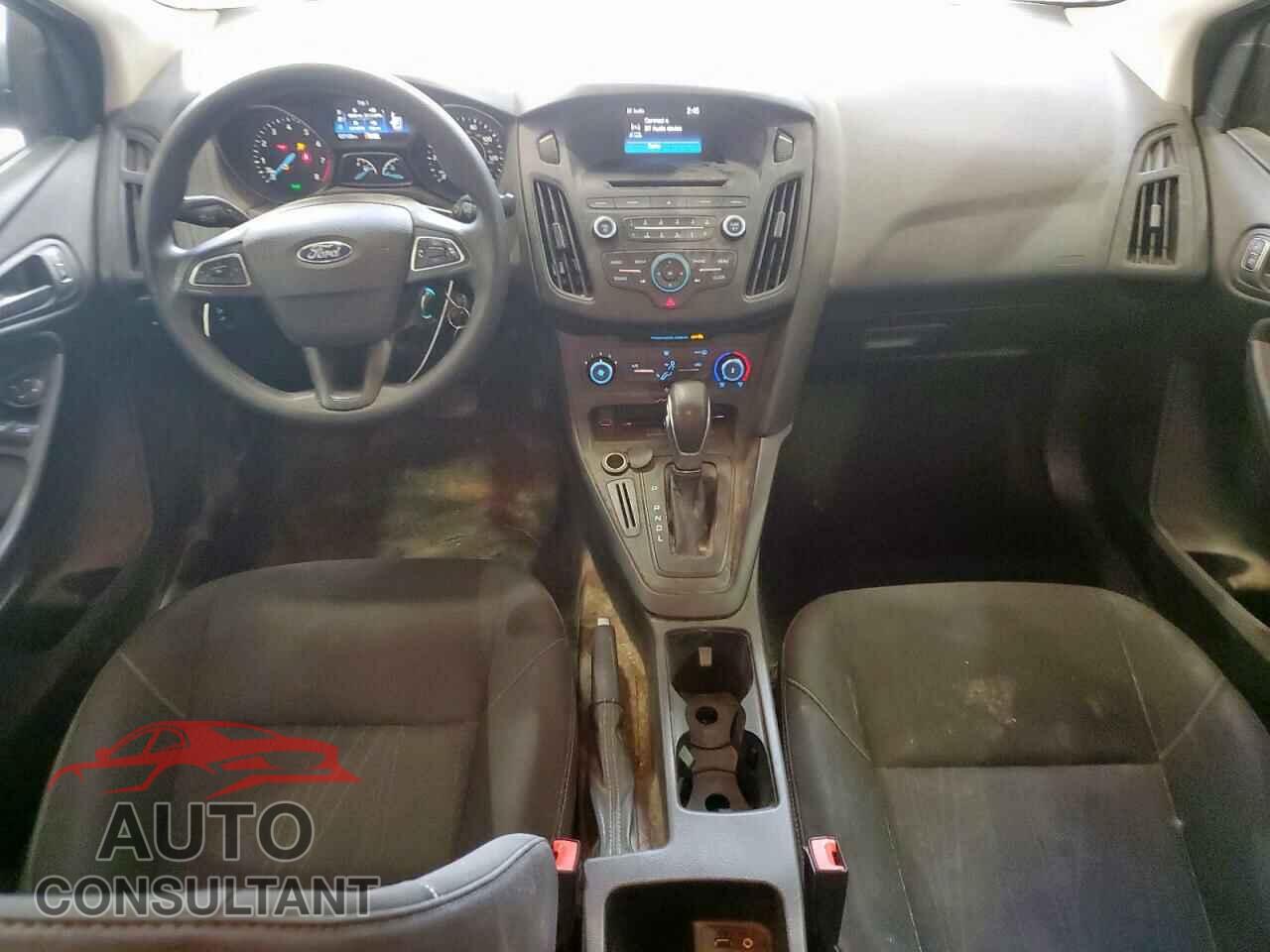 FORD FOCUS 2017 - 1FADP3E28HL244343