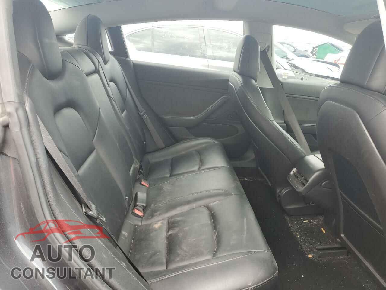TESLA MODEL 3 2018 - 5YJ3E1EAXJF021821