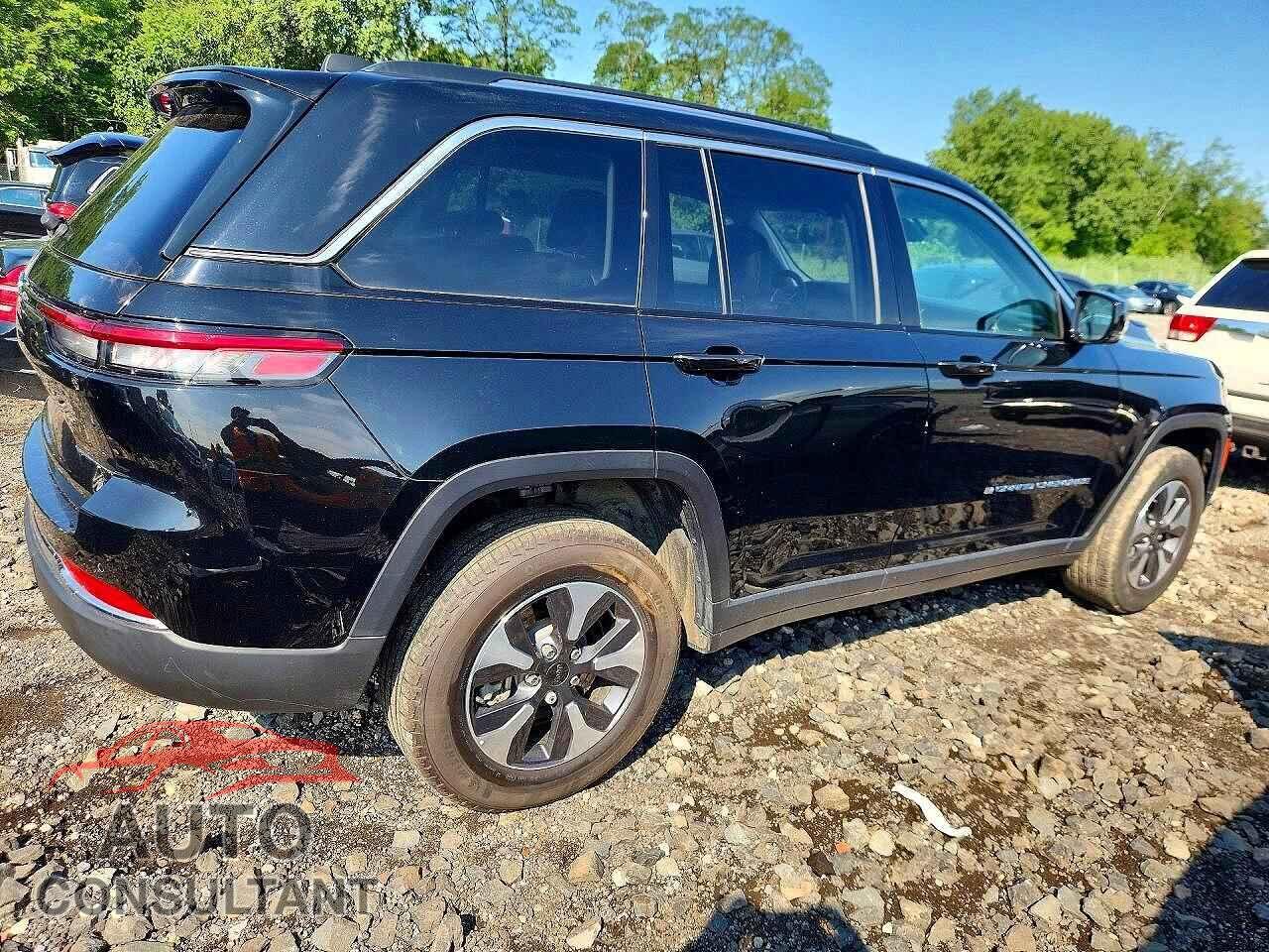 JEEP CHEROKEE 2023 - 1C4RJYB62PC610527