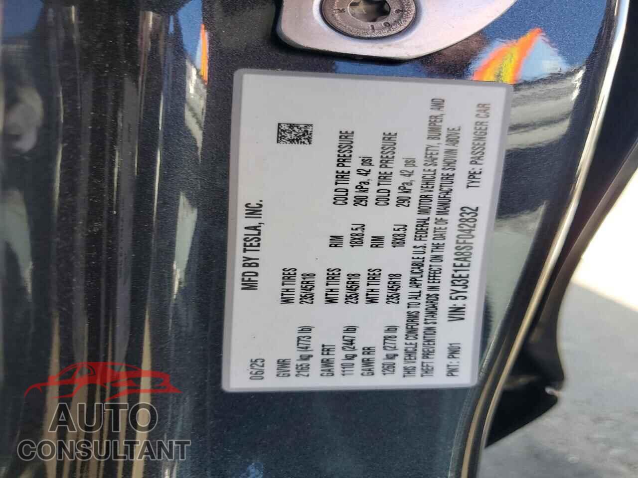 TESLA MODEL 3 2025 - 5YJ3E1EA8SF042832