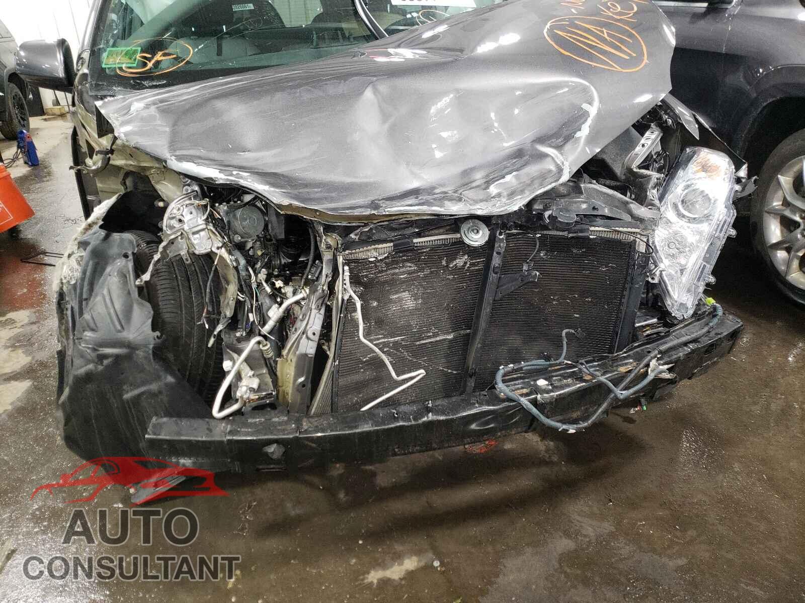 TOYOTA SIENNA 2018 - 5TDDZ3DC5JS200058