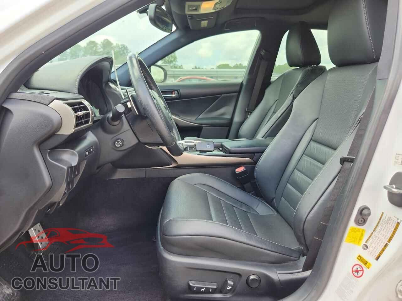LEXUS IS 2014 - JTHBE1D25E5000368