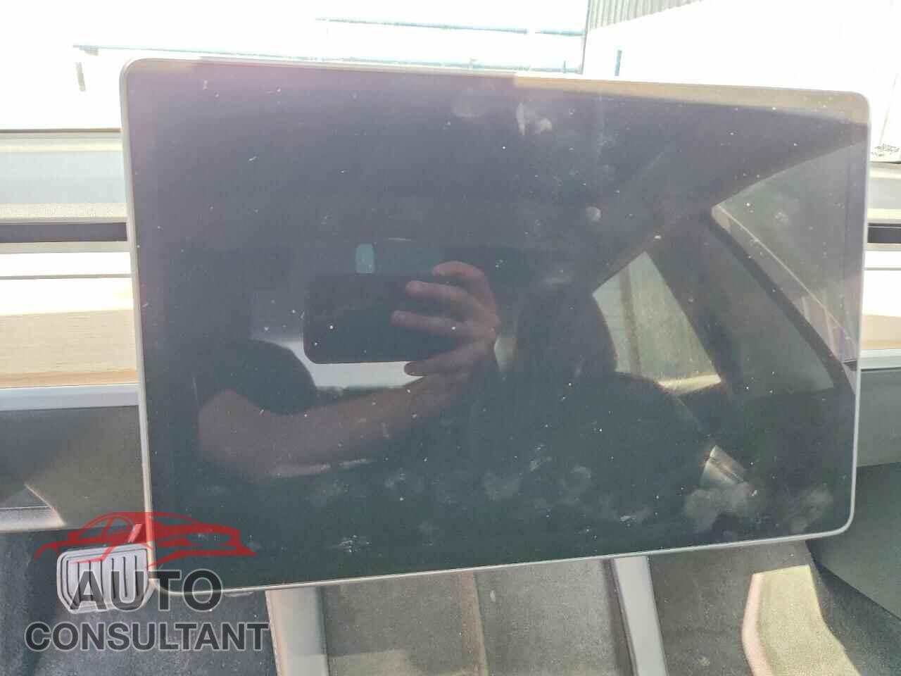 TESLA MODEL 3 2022 - 5YJ3E1EA5NF286426